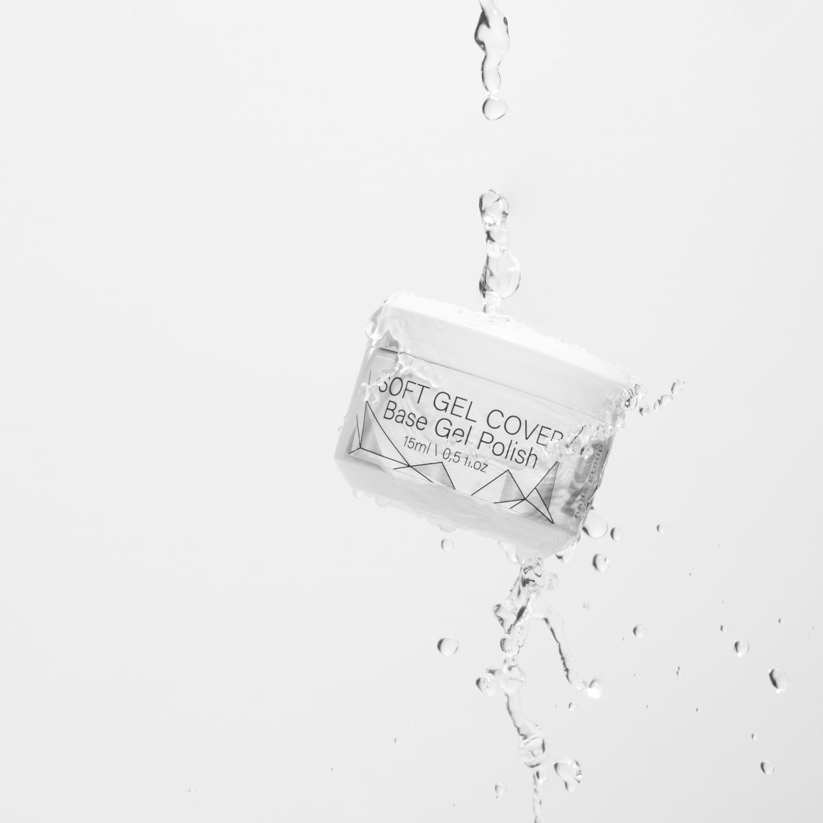 Tube de gel et éclaboussure d'eau