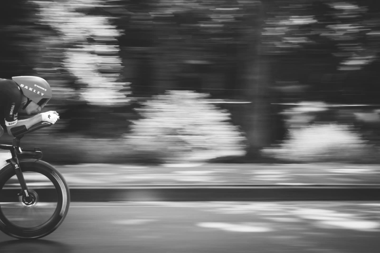 Paysage réduit à des traînées par la vitesse
